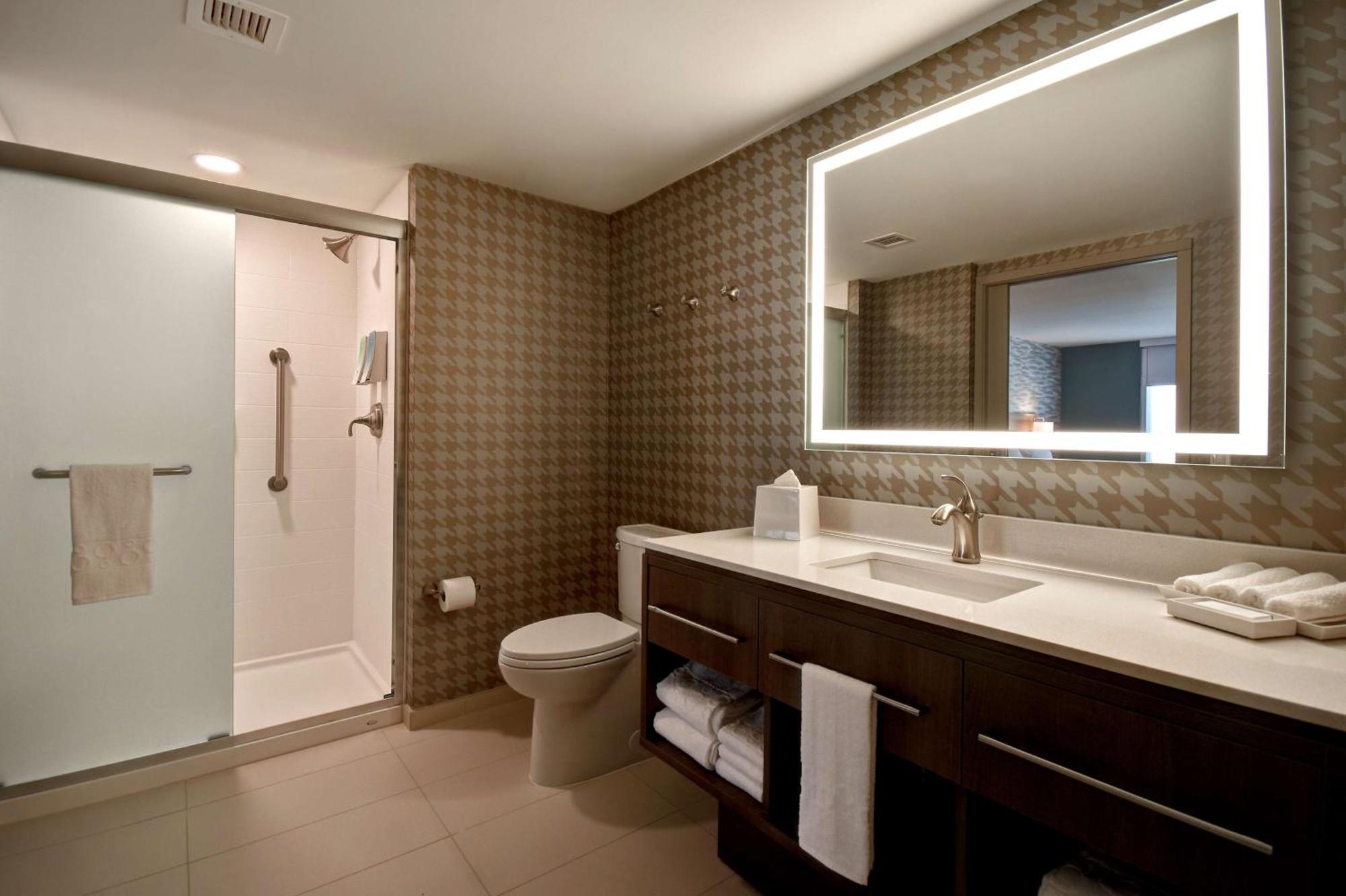 Home2 Suites By Hilton Boston South Bay Εξωτερικό φωτογραφία