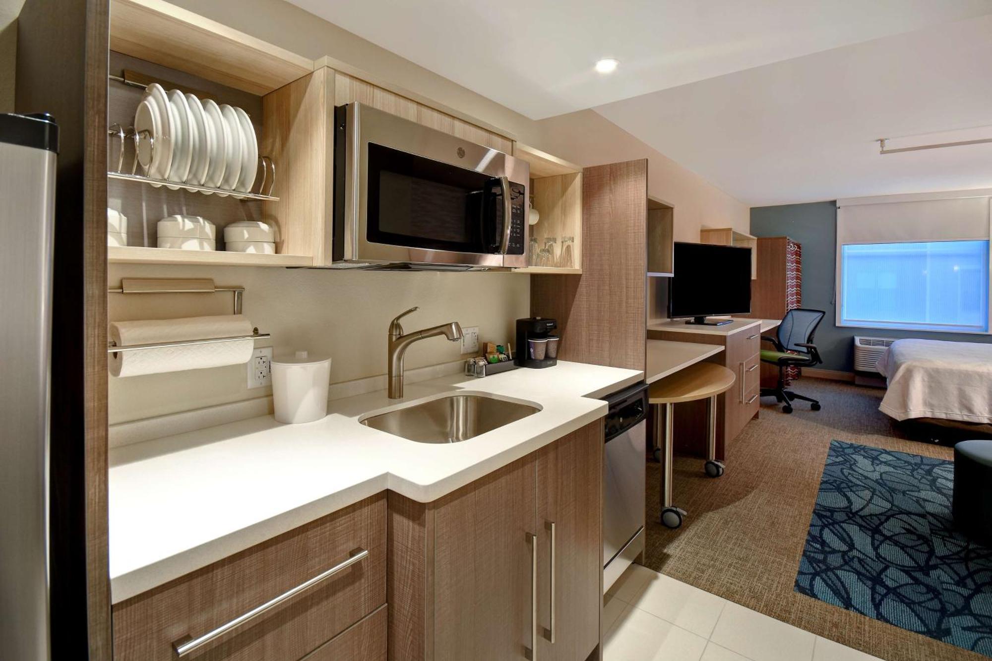 Home2 Suites By Hilton Boston South Bay Εξωτερικό φωτογραφία