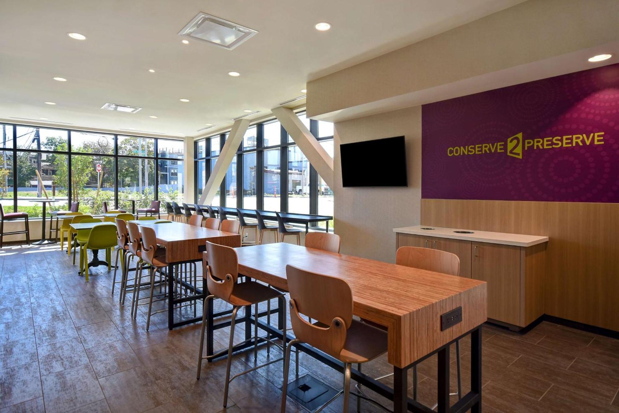 Home2 Suites By Hilton Boston South Bay Εξωτερικό φωτογραφία